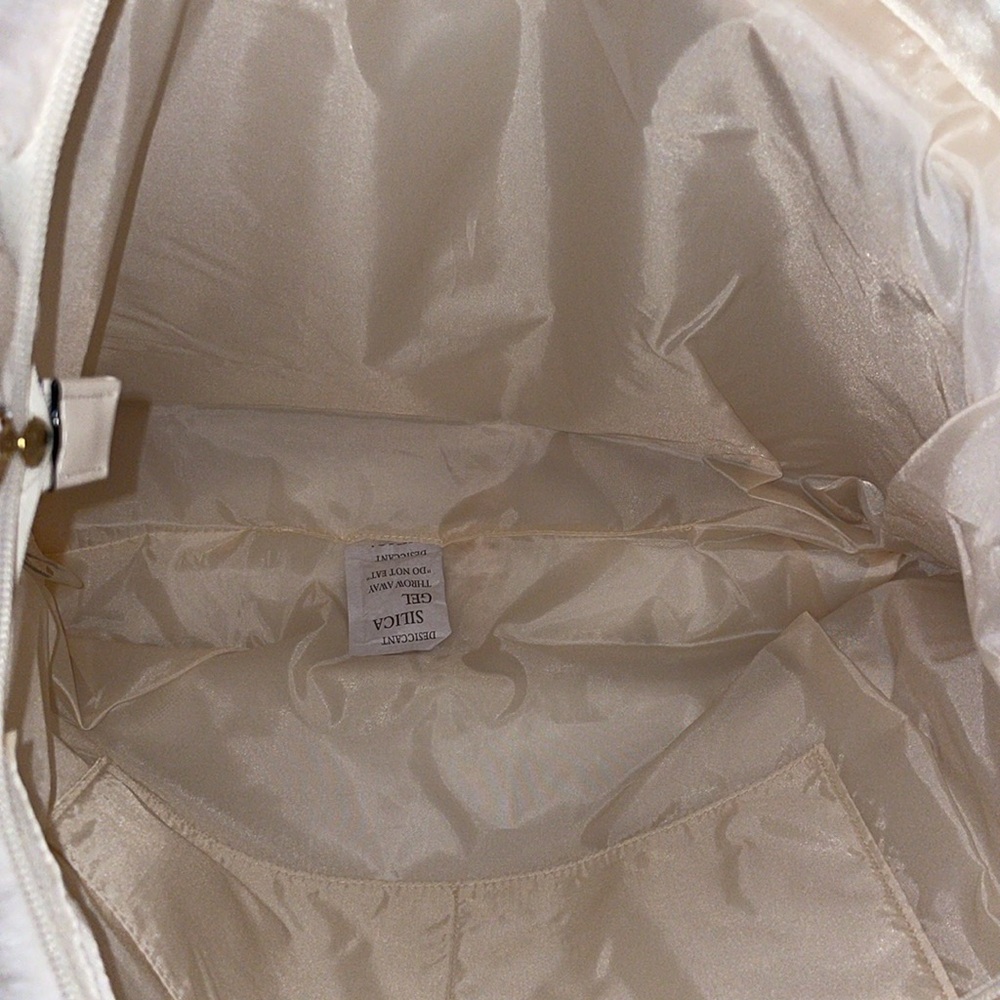 NWT Victoria’s Secret White Faux Fur Tote Bag. - Picture 5 of 9